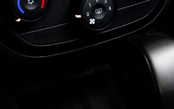 A car's air conditioning temperature dial